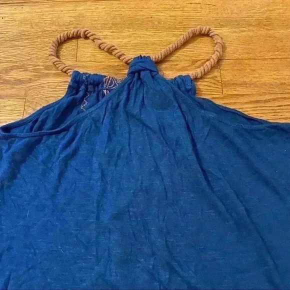 Embroidered halter top - Picture 7 of 11